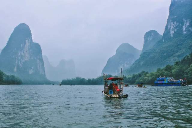 杭州“西湖游船刺客”背后，群雄混戰(zhàn)百億級(jí)內(nèi)河游船市場(chǎng)